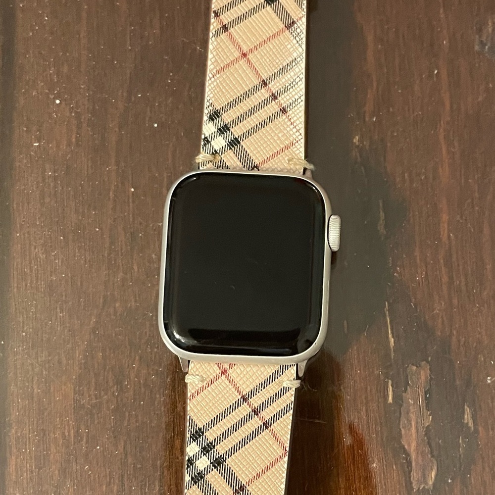 Silver Apple Watch SE 40 MM